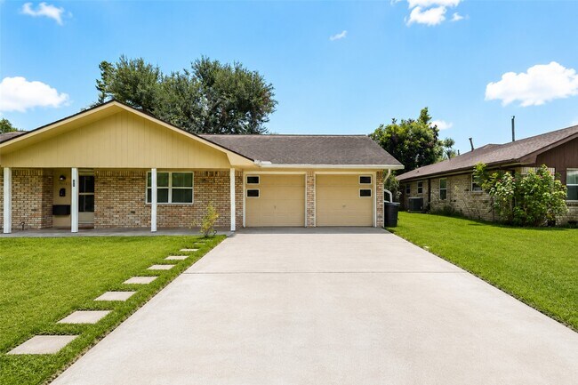 Building Photo - 9531 Weatherwood Dr