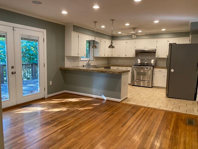 Building Photo - 147 Jewell Rd