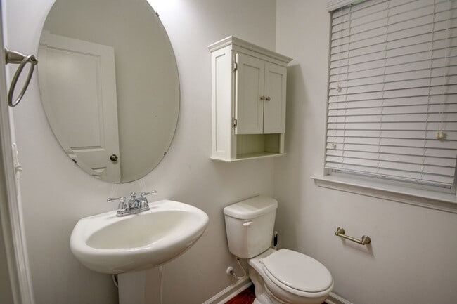 Building Photo - Gorgeous 5 Bedroom Home in Neighborhoods of Holly Ridge