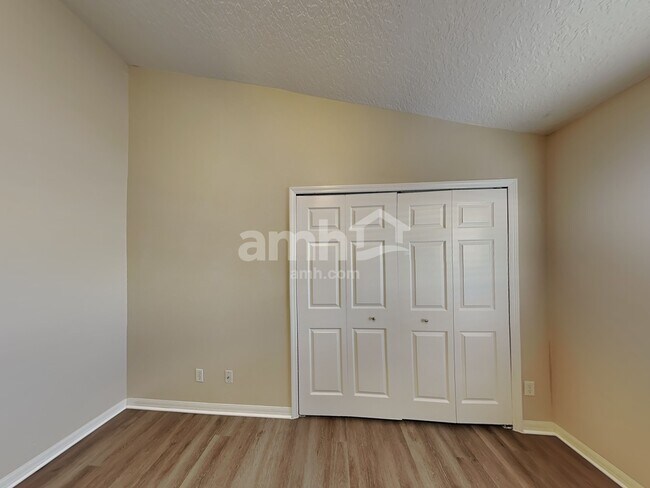 Building Photo - 2465 Saint Pauls Dr