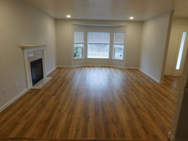 Building Photo - 5351 Landon St SE