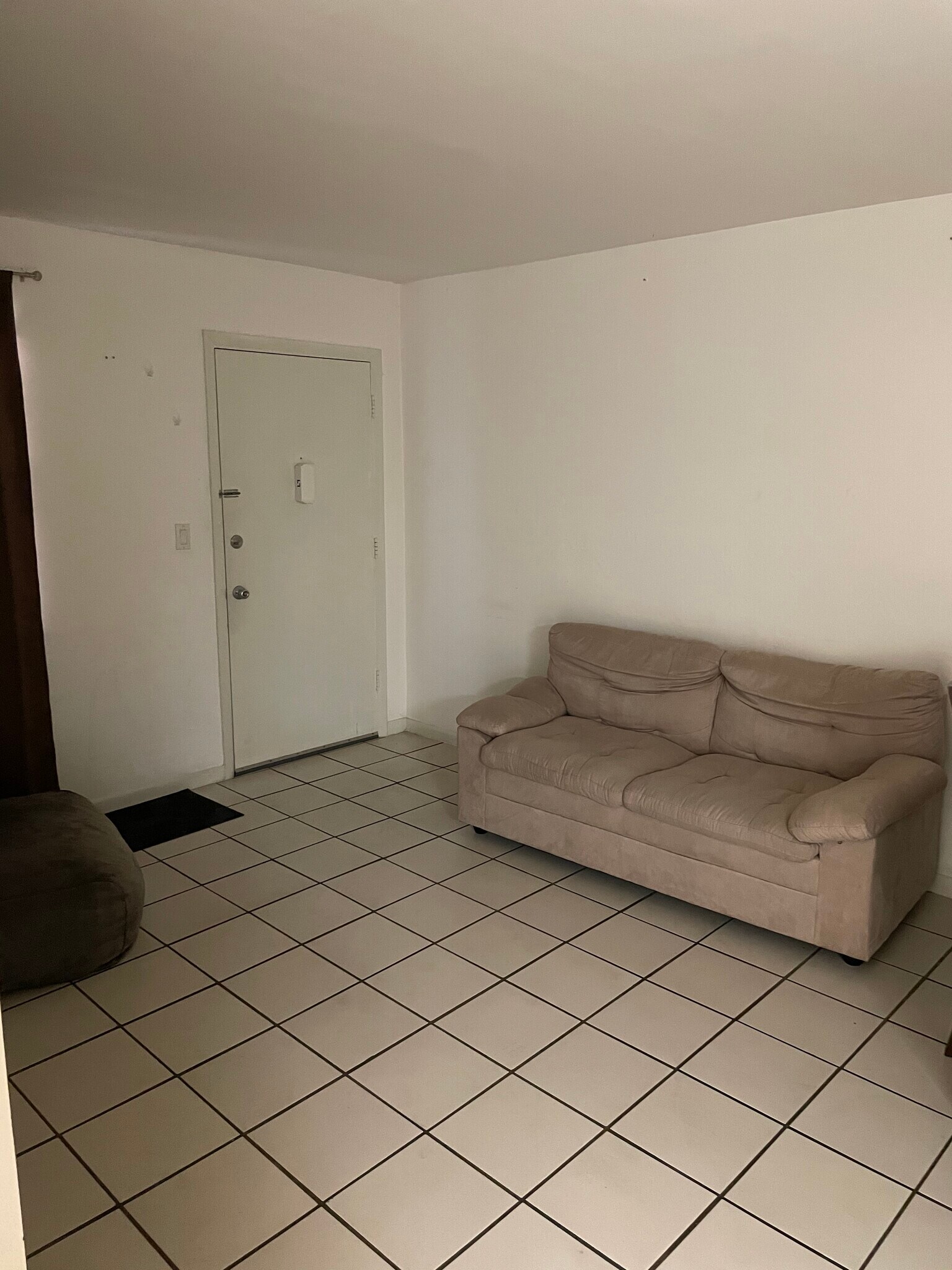 Building Photo - 465 S Royal Poinciana Blvd