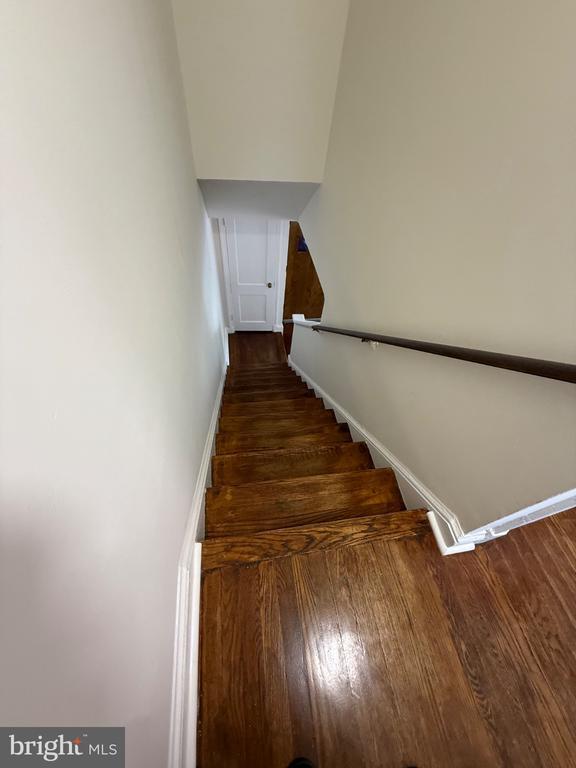 Building Photo - 374 Chaplin St SE