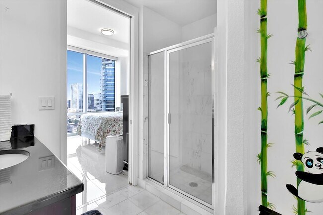 Building Photo - 150 E Robinson St