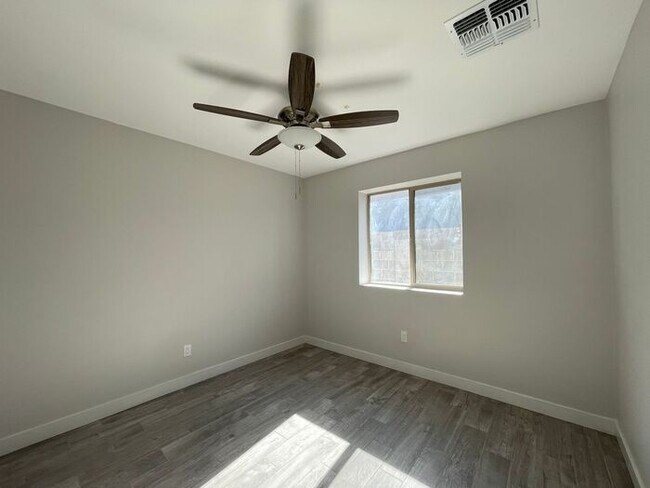 Building Photo - Newly Remodeled 1 Bedroom at end of culdesac, private gate