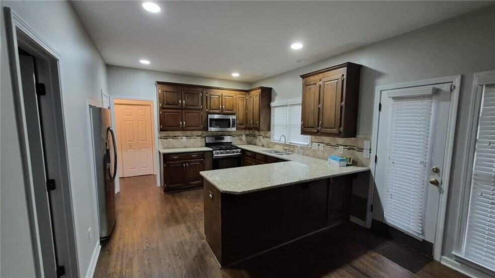 Building Photo - 5760 Dovnick Dr SW