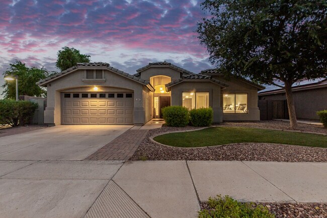Building Photo - 214 N 165th Dr