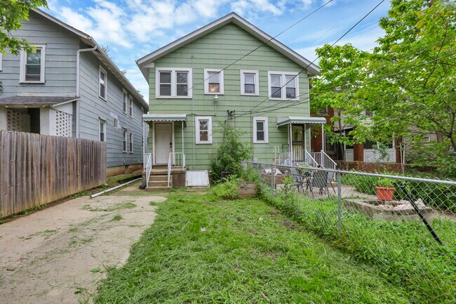 Building Photo - 1349 N 6th St