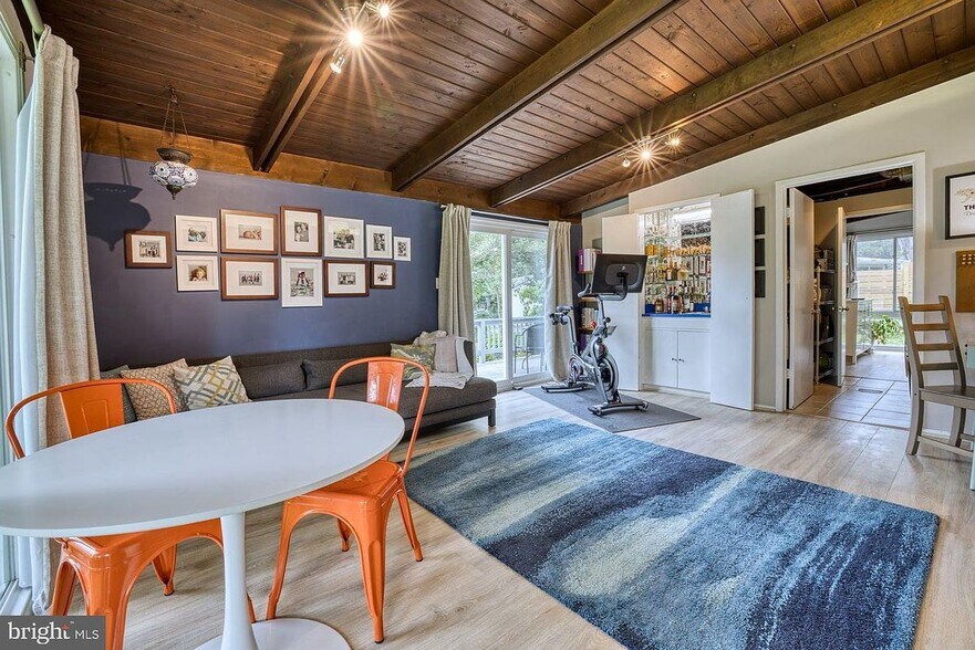 Building Photo - 3402 Hemlock Dr