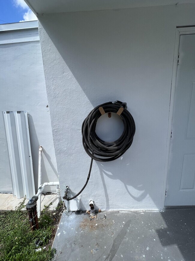 Building Photo - 2648 NE 15th Terrace