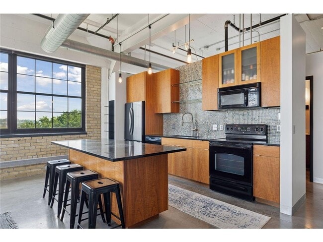 Building Photo - 730 Stinson Blvd NE