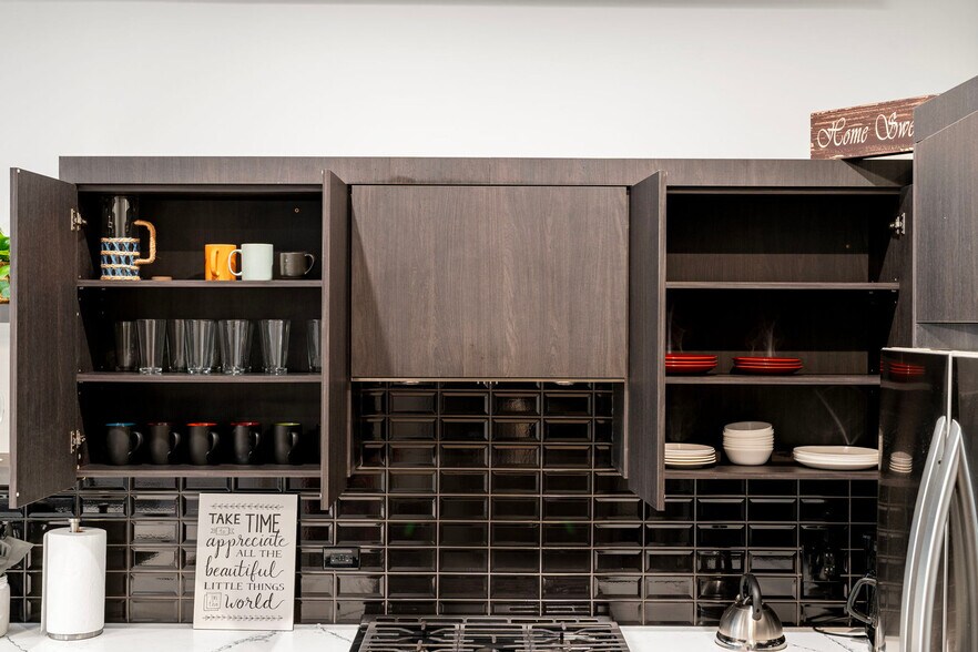 Building Photo - 318 W Grand Ave