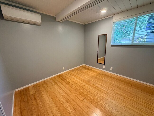 Building Photo - San Mateo 4Bed/2Ba Eichler Home with Putting Green, Vegetable Garden & Designer Finishes