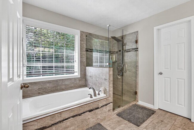 Building Photo - 1500 Highland Farm Dr