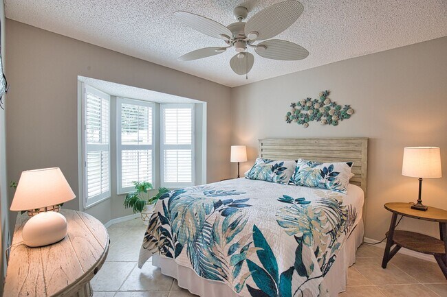 Building Photo - Seasonal Short-Term 2 Bed 2 Bath Heated Pool Villa with a Den in Harrington Lakes at Planation Go...