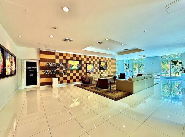 Building Photo - 1800 N Bayshore Dr