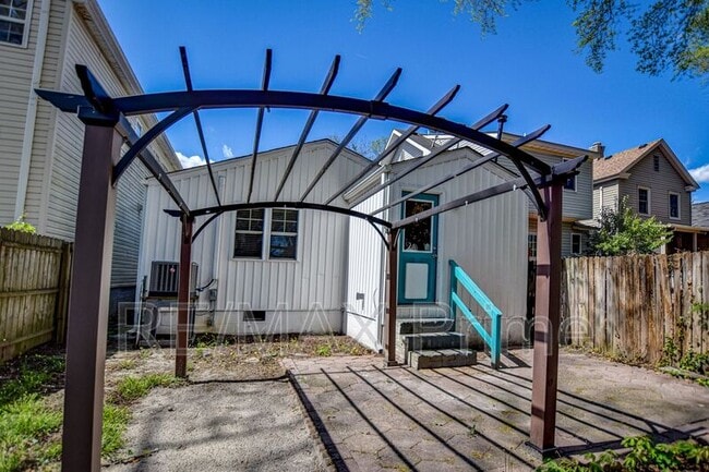 Building Photo - 7304 Major Ave