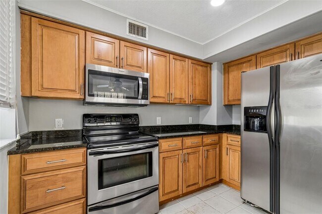 Building Photo - 601 Swann Dr