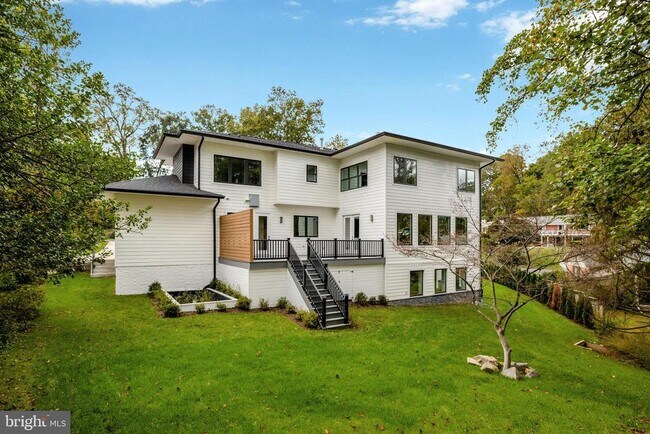 Building Photo - 6226 Kellogg Dr