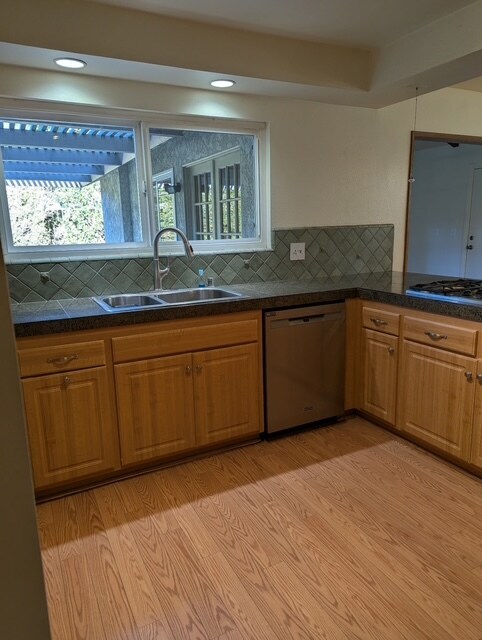 Building Photo - 6237 Hunter St