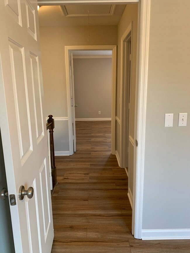 Building Photo - 830 Brentwood Pointe