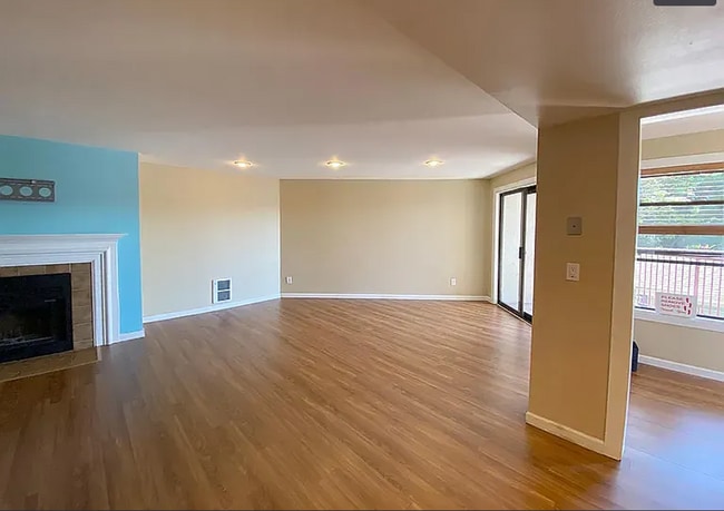 Building Photo - Listed For Rent