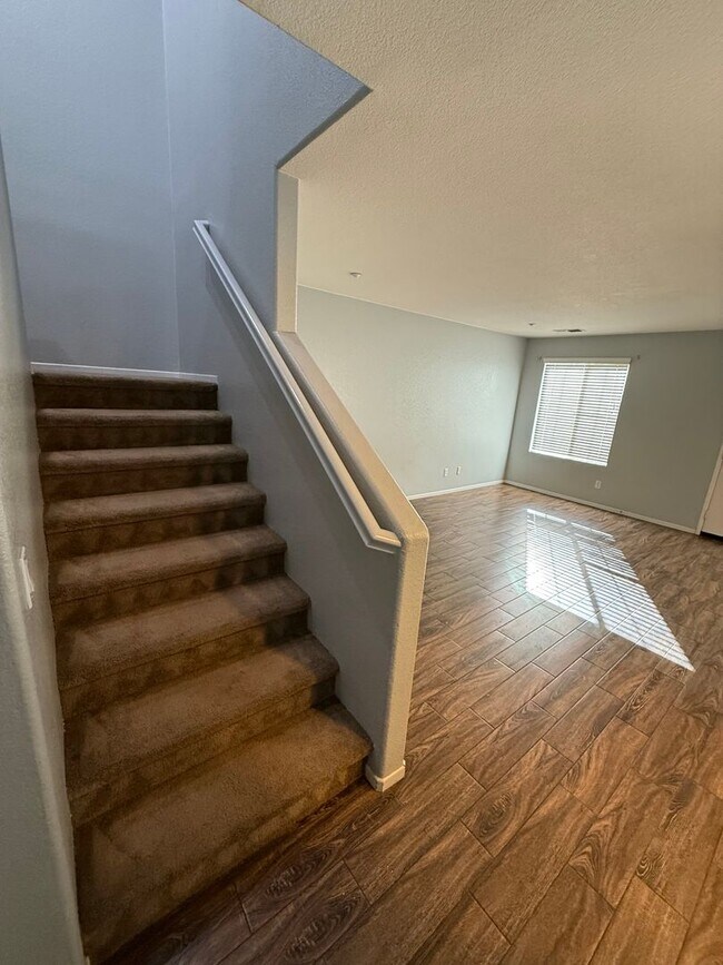 Building Photo - Move-In Ready 2BR / 2.5BA Condo for Rent – Villas Serena