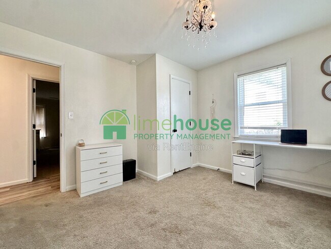 Building Photo - 5 Baywood Ln