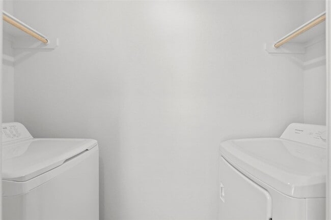 Building Photo - 214 Farray Frst Ln St