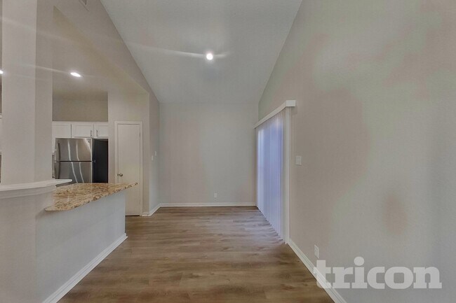 Building Photo - 1121 Cypress Ln