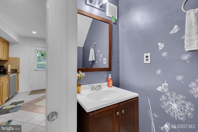 Building Photo - 5 Pond View Dr