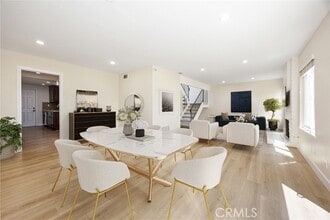 Building Photo - 316 S Vista Del Canon