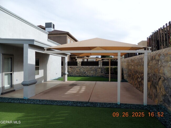 Building Photo - 11533 Robert Lennox Dr