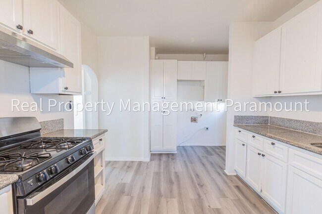 Building Photo - 2757 S Mansfield Ave