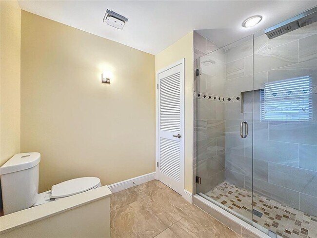 Building Photo - 6846 Lake View Dr