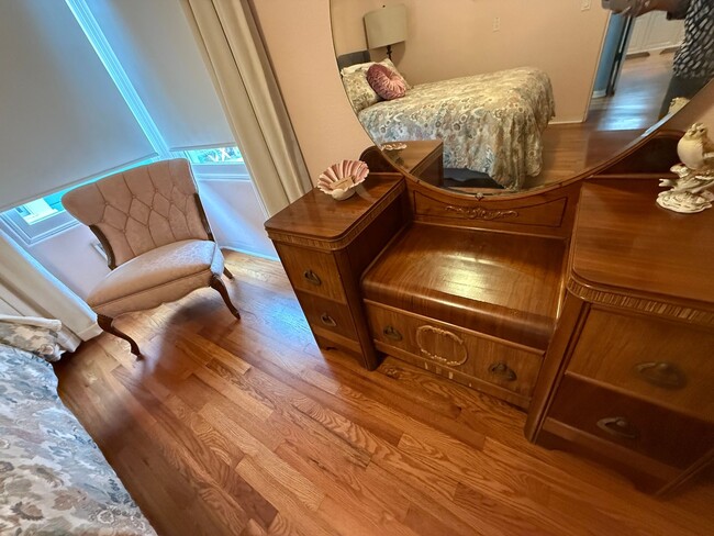 Building Photo - Great Seabright area 2/1 Fully Furnished Home