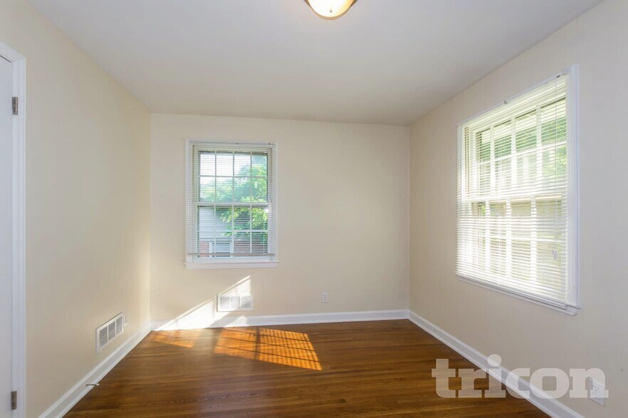 Building Photo - 4200 Gladstone Ln