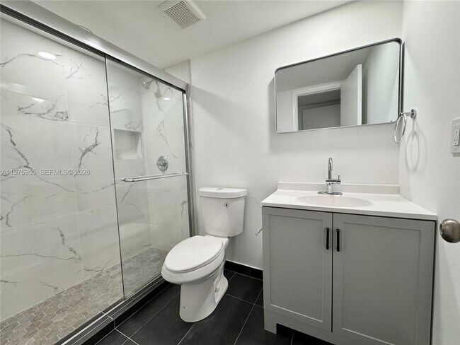 Building Photo - 4140 Woodside Dr