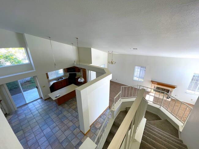 Building Photo - Two Story Glen Ellen Home