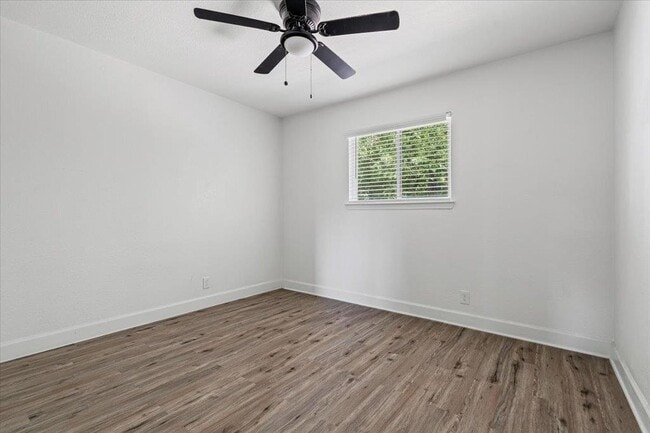 Building Photo - 1304 Falcon Cv