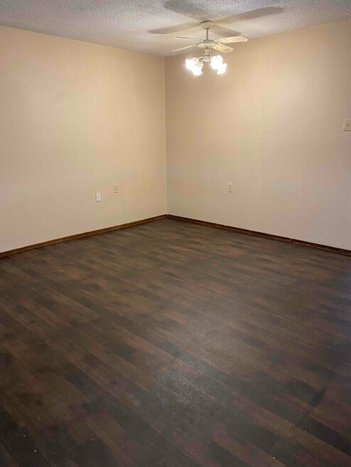 Building Photo - 420 Wedgewood St