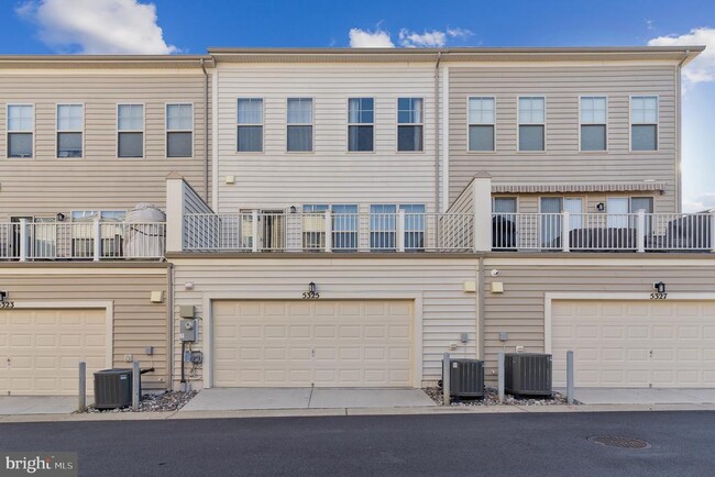 Building Photo - 5325 Manor Park Dr