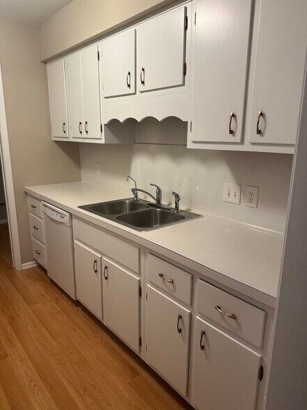 Building Photo - 5325 Territorial Rd