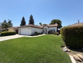 Building Photo - Riverlakes Community 4 Bedroom!