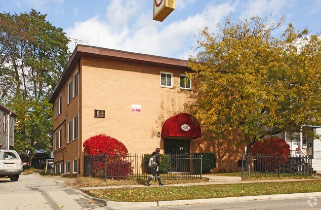 Primary Photo - 607 Hill St