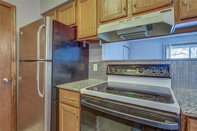 Building Photo - 3200 W Britton Rd