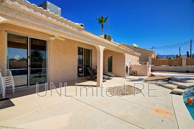 Building Photo - 304 Acoma Blvd S