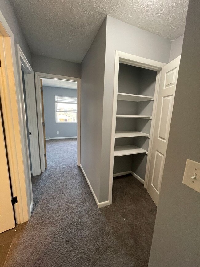 Building Photo - Bexvie Village Townhomes - Renovated unit