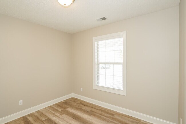 Building Photo - 7819 Ellen Dr