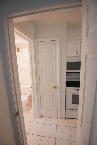 Building Photo - 40 Harrison St